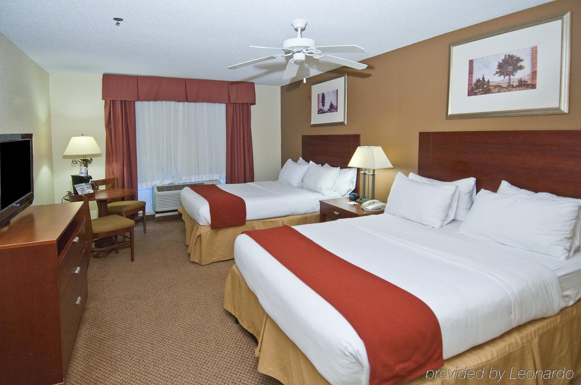 Holiday Inn Express Hotel & Suites Canton By Ihg Exterior foto