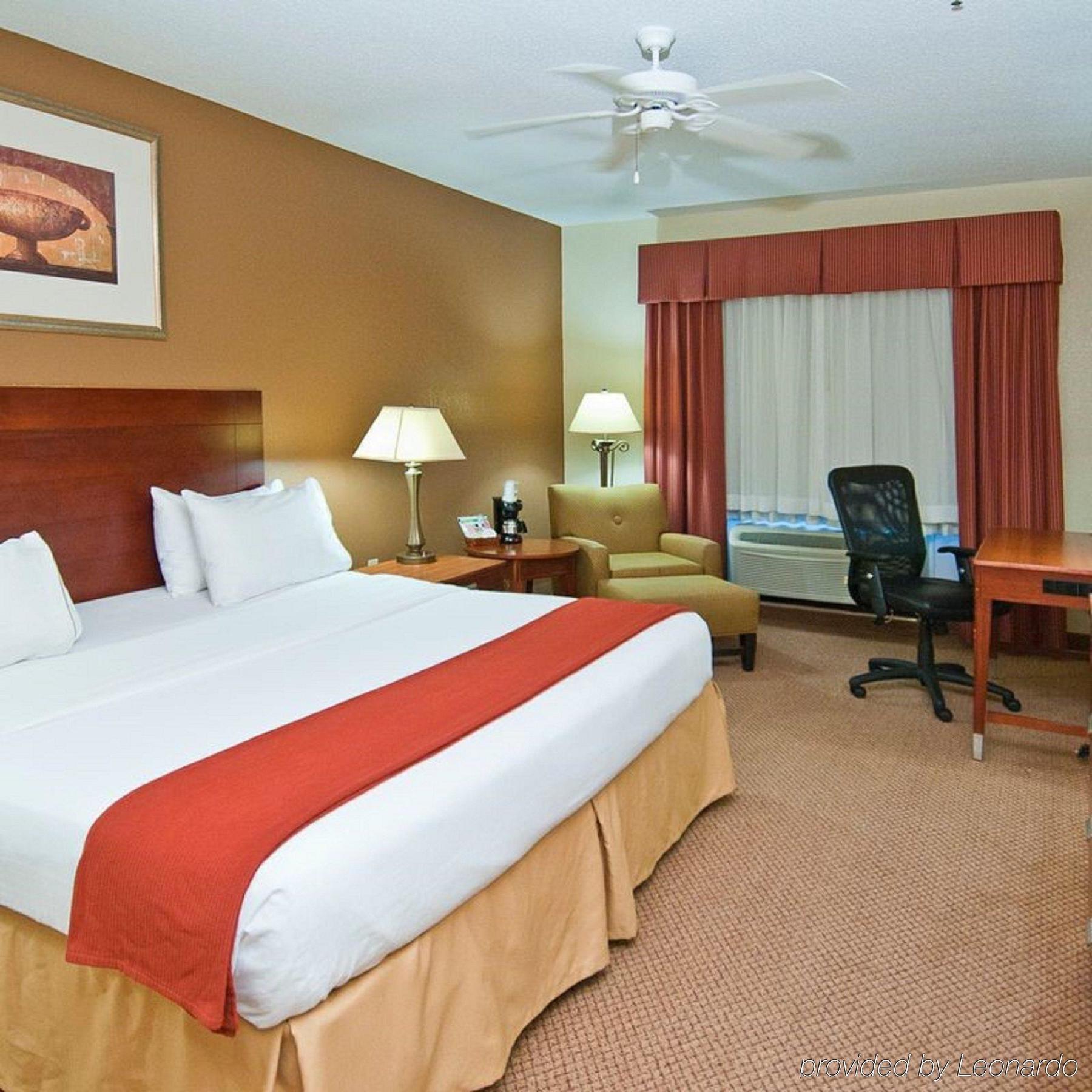 Holiday Inn Express Hotel & Suites Canton By Ihg Exterior foto
