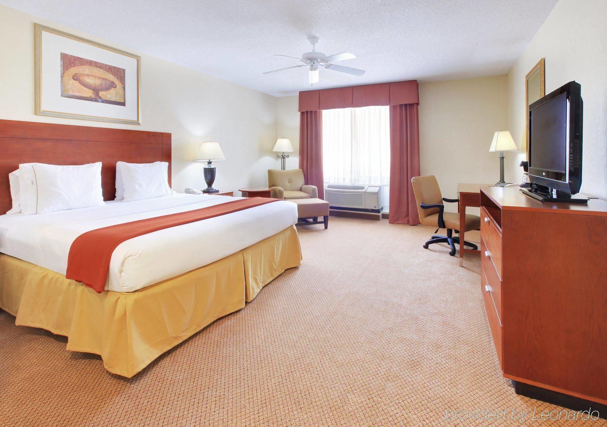 Holiday Inn Express Hotel & Suites Canton By Ihg Zimmer foto