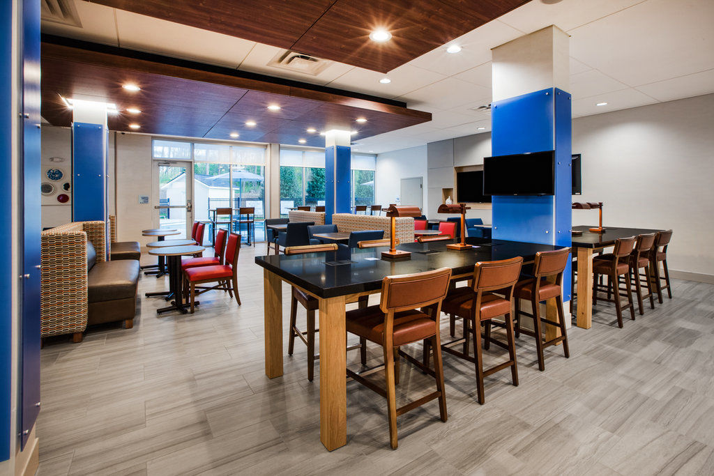 Holiday Inn Express Hotel & Suites Canton By Ihg Exterior foto